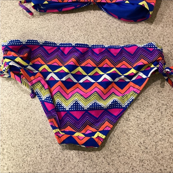 🛍️ 2 for $13🛍️ Old Navy Chevron Triangle Print String Bikini Swimsuit - Picture 5 of 9